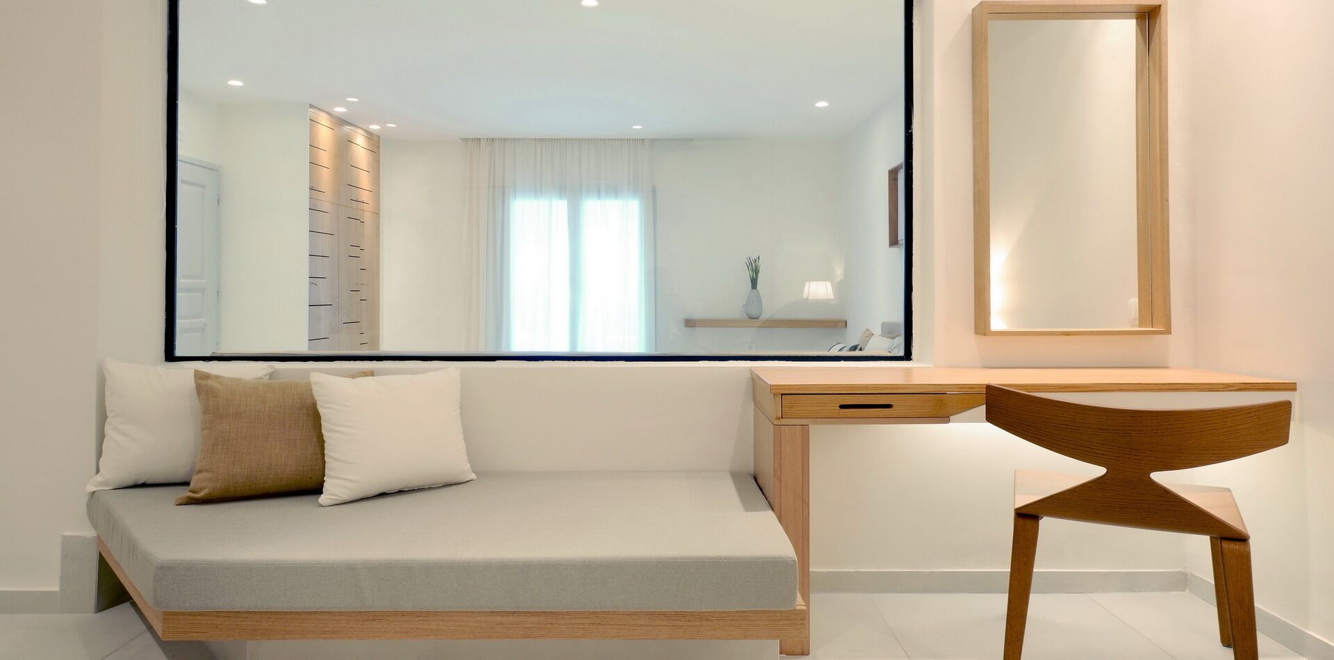 suite, garden view | minibar, in-room safe, desk, iron/ironing board