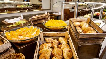 Tägliches Frühstücksbuffet gegen Gebühr