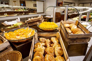 Daily buffet breakfast for a fee - Erboy Hotel (Istanbul)
