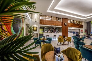Bar (trong khuôn viên)