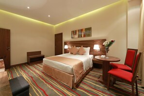 Premium bedding, down duvets, minibar, in-room safe - Al Khaleej Palace Deira Hotel (Dubai)