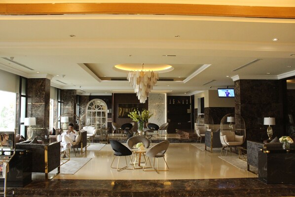 Lobby sitting area - Al Khaleej Palace Deira Hotel (Dubai)