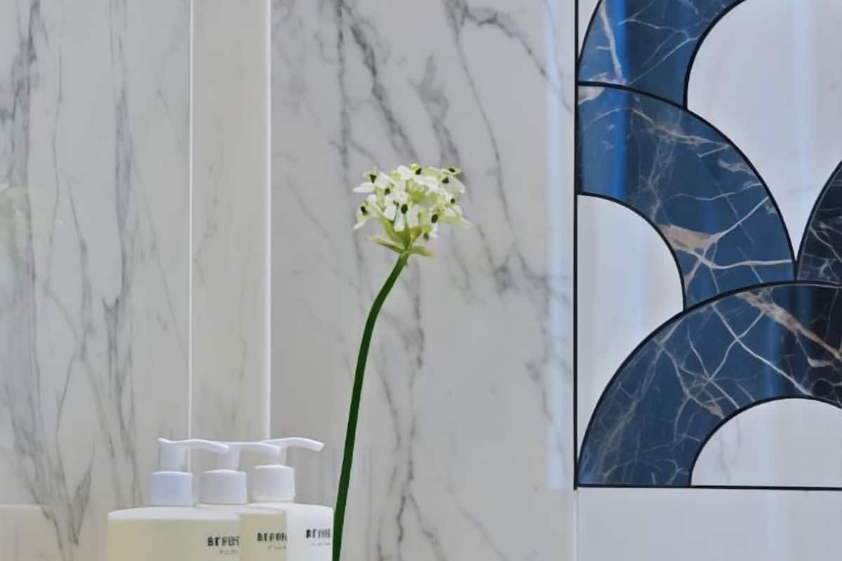 Badkamervoorzieningen | milieuvriendelijk toiletgerief, een haardroger, badjassen, pantoffels