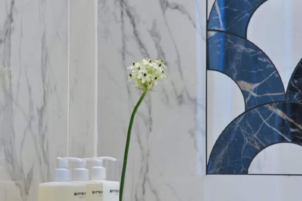 milieuvriendelijk toiletgerief, een haardroger, badjassen, pantoffels