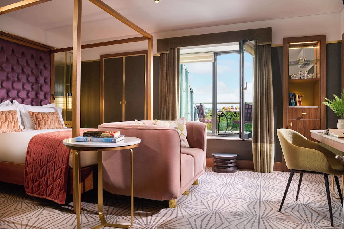 Deluxe Room (Premium) | Premium bedding, minibar, in-room safe, desk