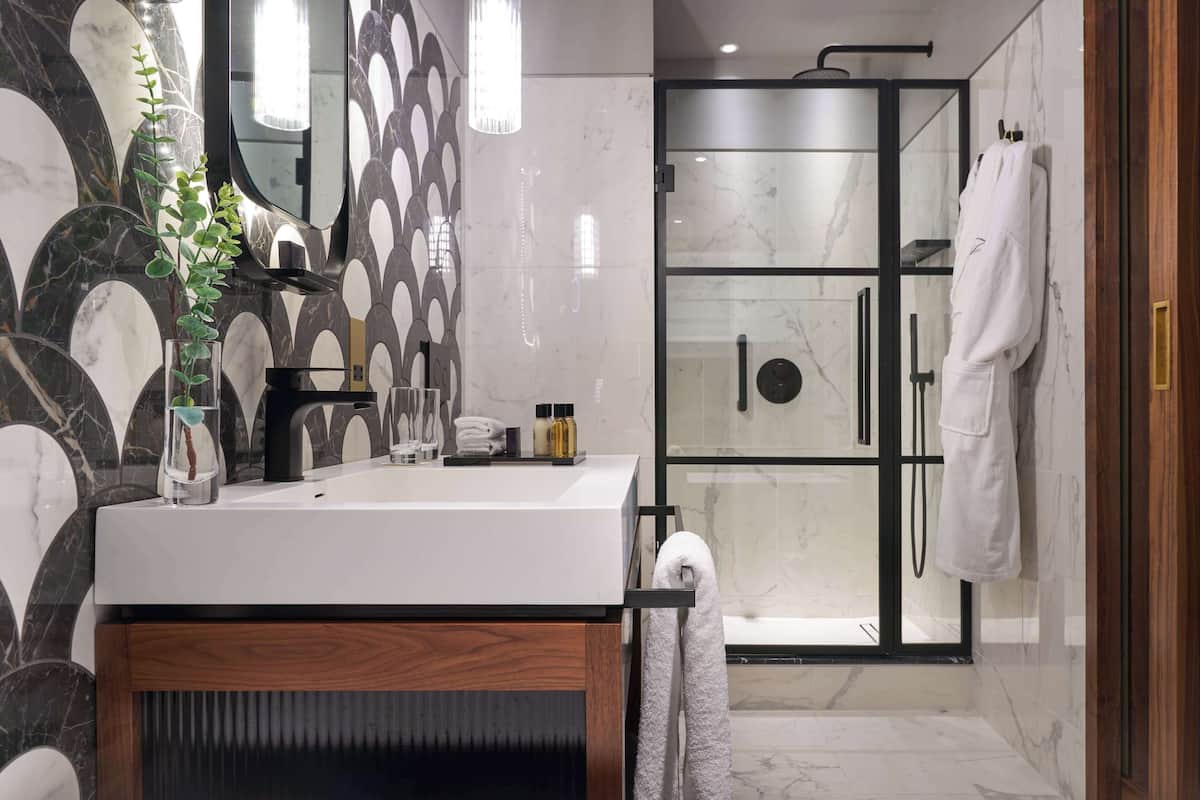 Çevre dostu banyo/kozmetik ürünleri, saç kurutma makinesi, bornoz 
