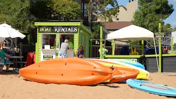 A boat rental kiosk with a green exterior and a sign that reads "Boat Rentals".