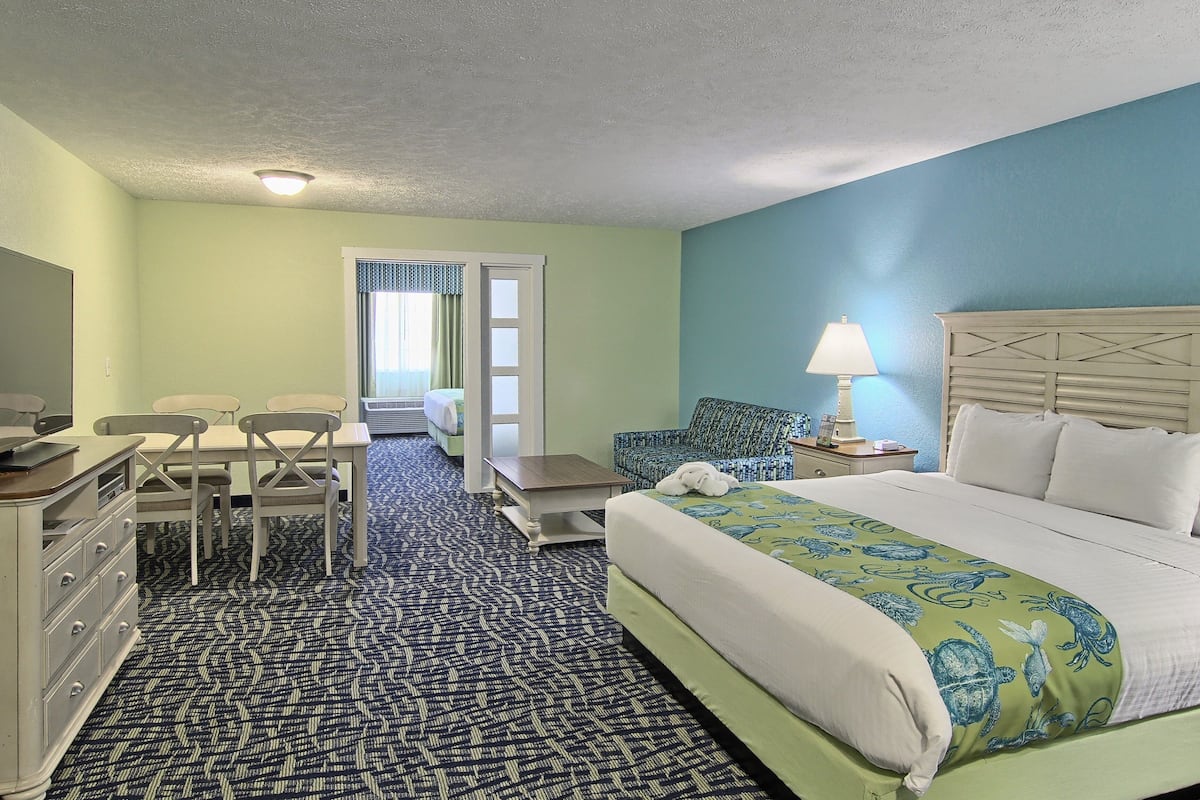 Family Suite, Multiple Beds, No View | In-room safe, desk, iron/ironing board, cots/infant beds