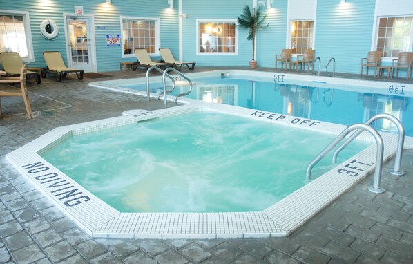 Indoor pool, sun loungers