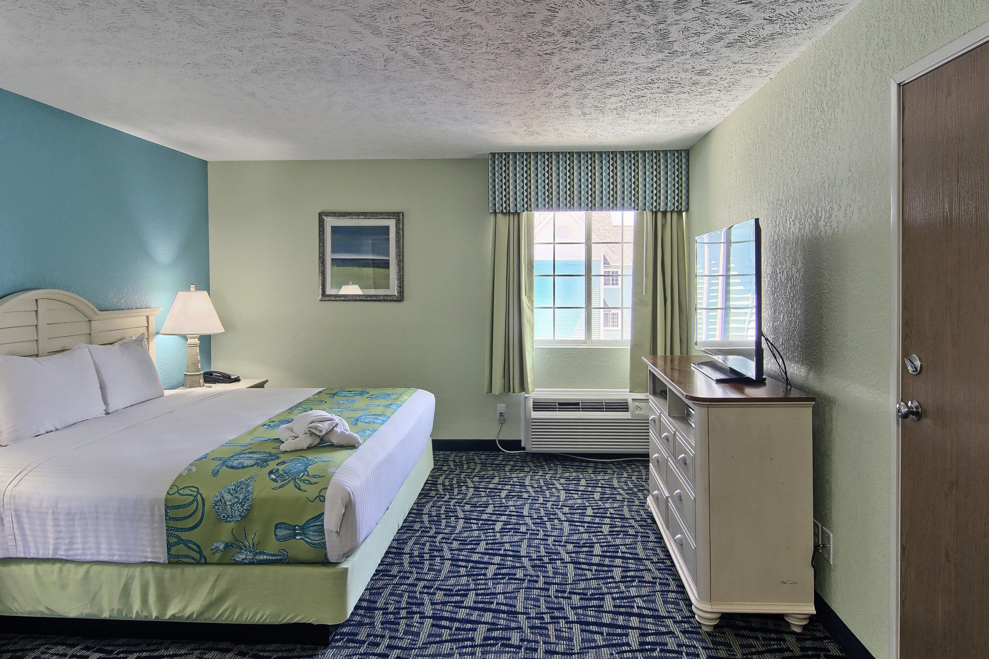 1 King Bed - Petite (Non-Beach View) | In-room safe, desk, iron/ironing board, cribs (surcharge)