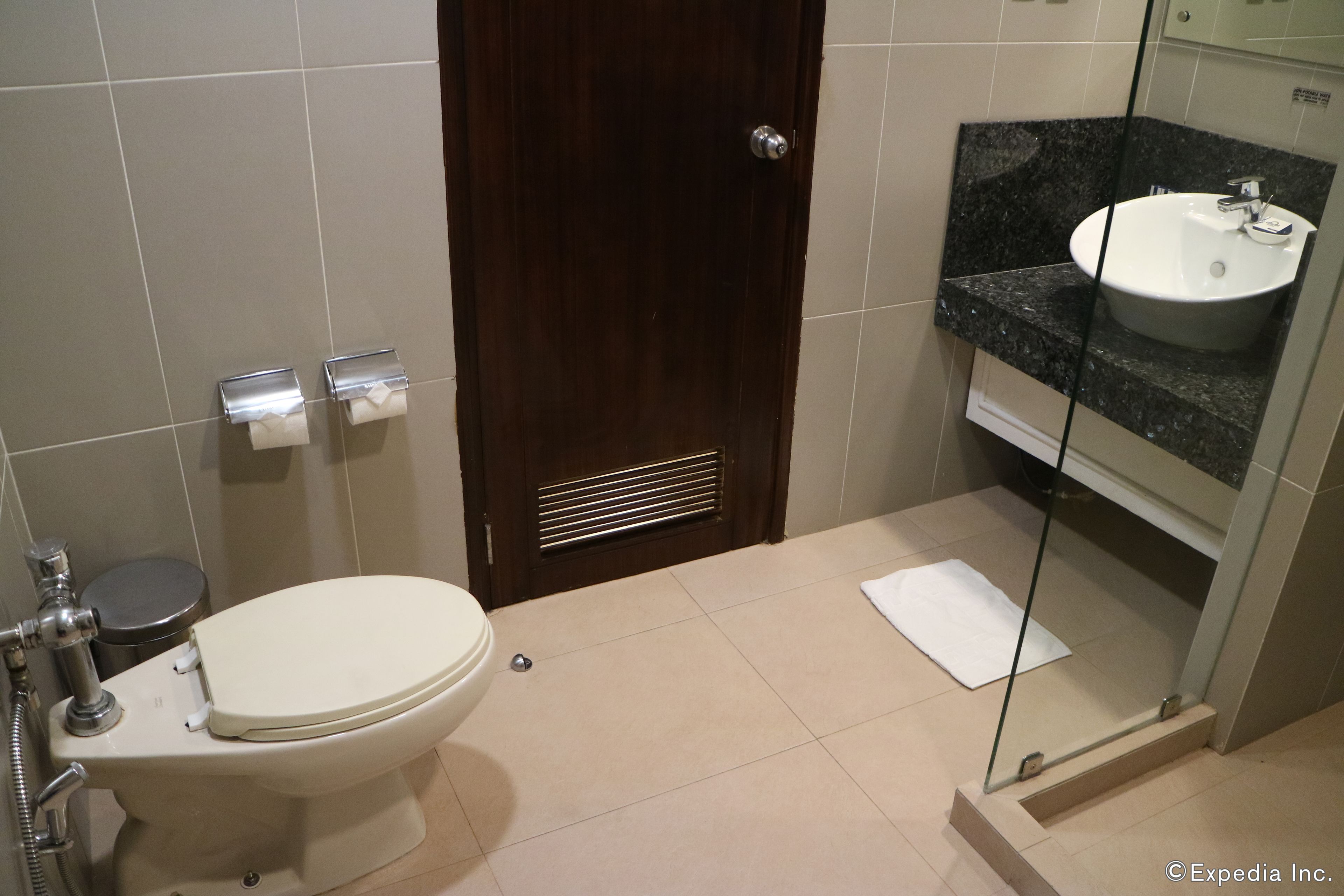 shower, free toiletries, hair dryer, slippers