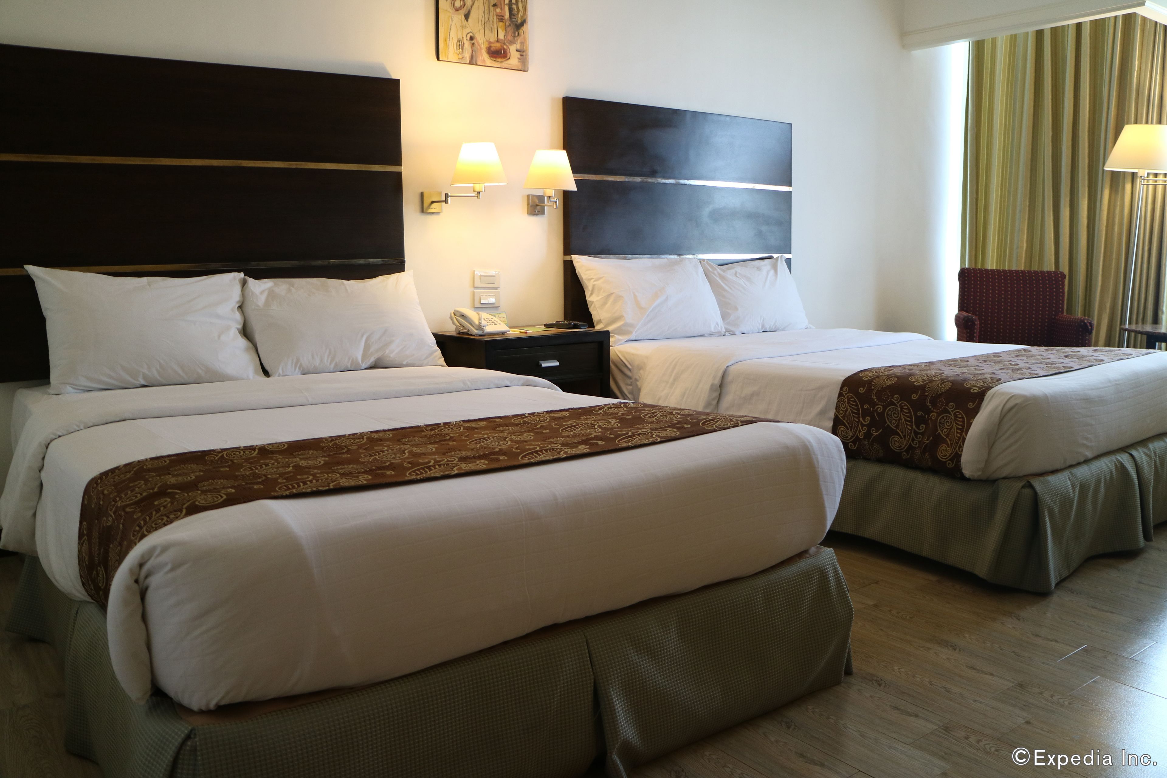 business room, 2 double beds, non smoking | hypo-allergenic bedding, in-room safe, desk, free wifi