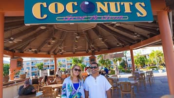 Bar en bord de piscine