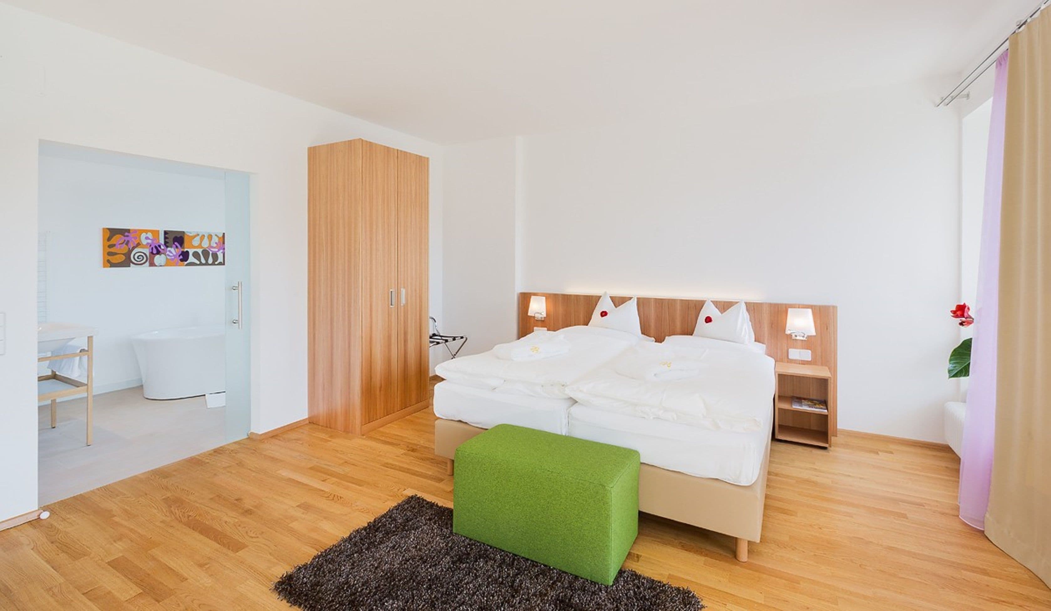doubleroom suite, balcony | 1 bedroom, down duvets, pillow-top beds, in-room safe