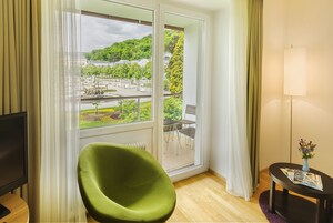 Deluxe Double Room with Park View | Balcony
