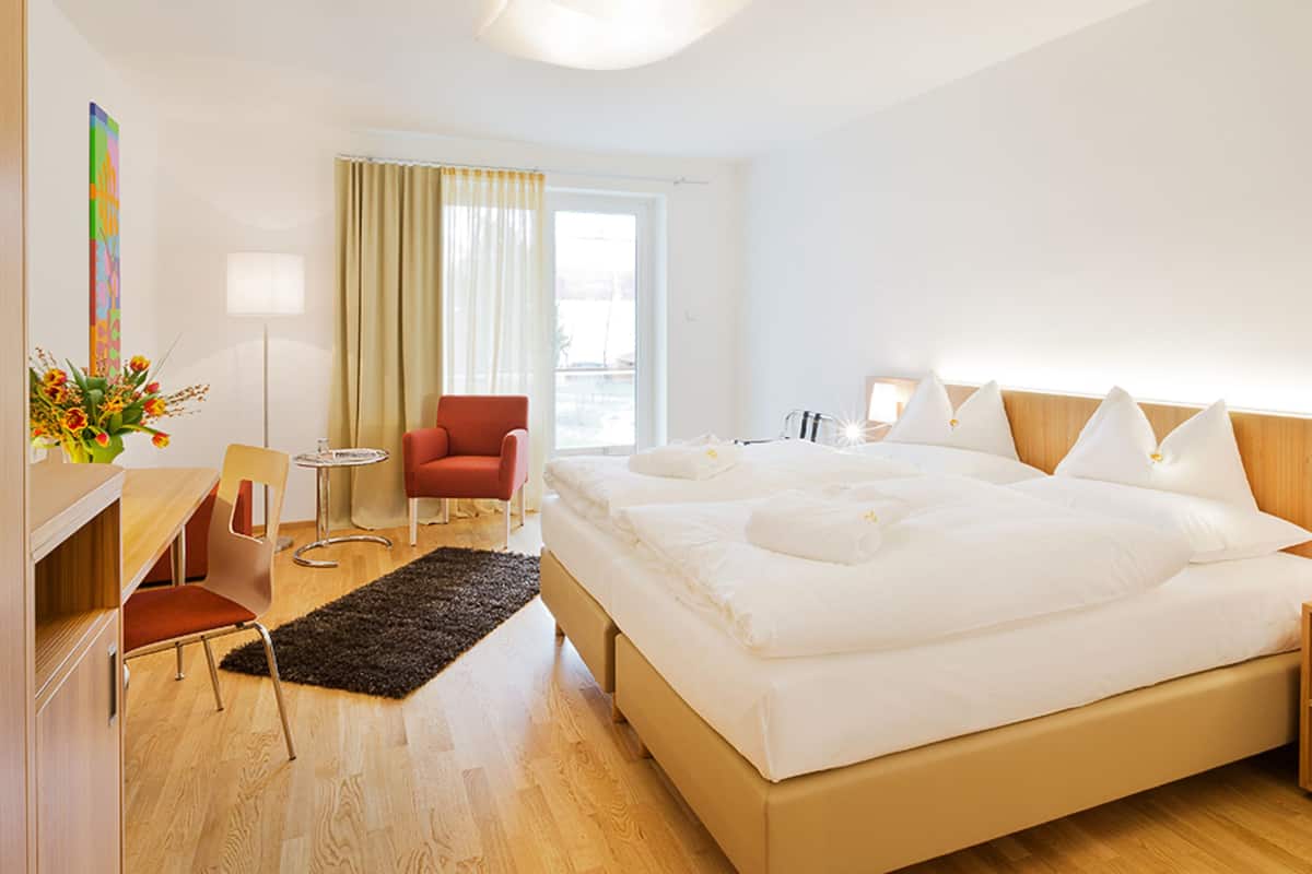 Couette en duvet d'oie, surmatelas, coffres-forts dans les chambres