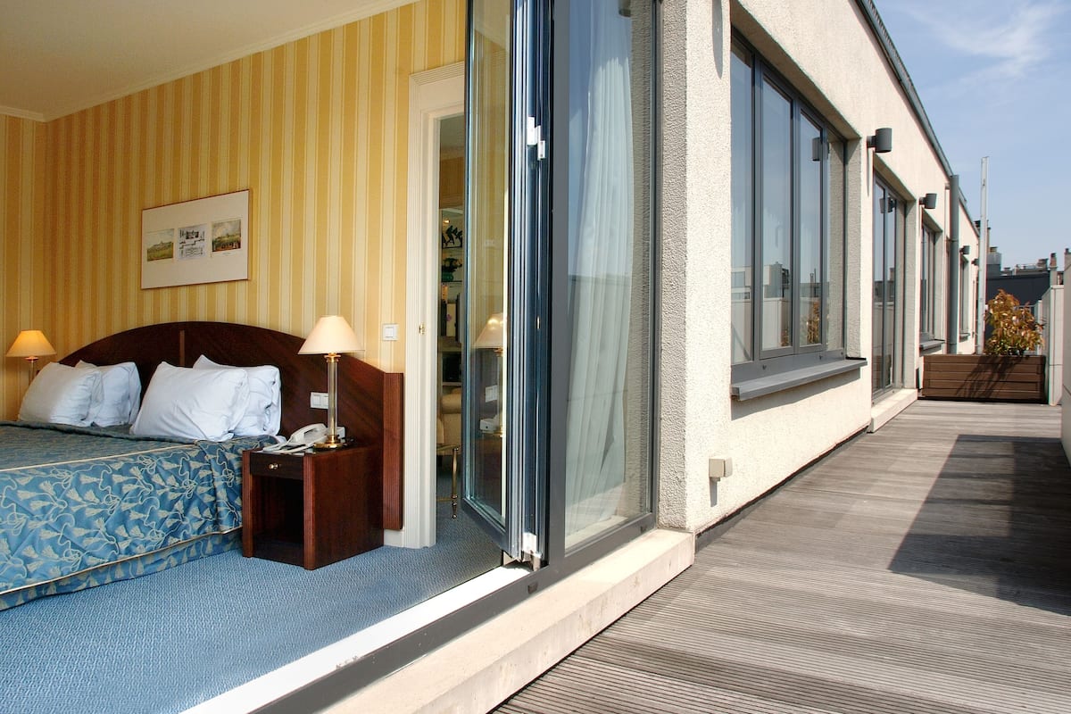 Panoramic-Suite, Terrasse (Ambassador) | Allergikerbettwaren, Zimmersafe, Schreibtisch, Verdunkelungsvorhänge