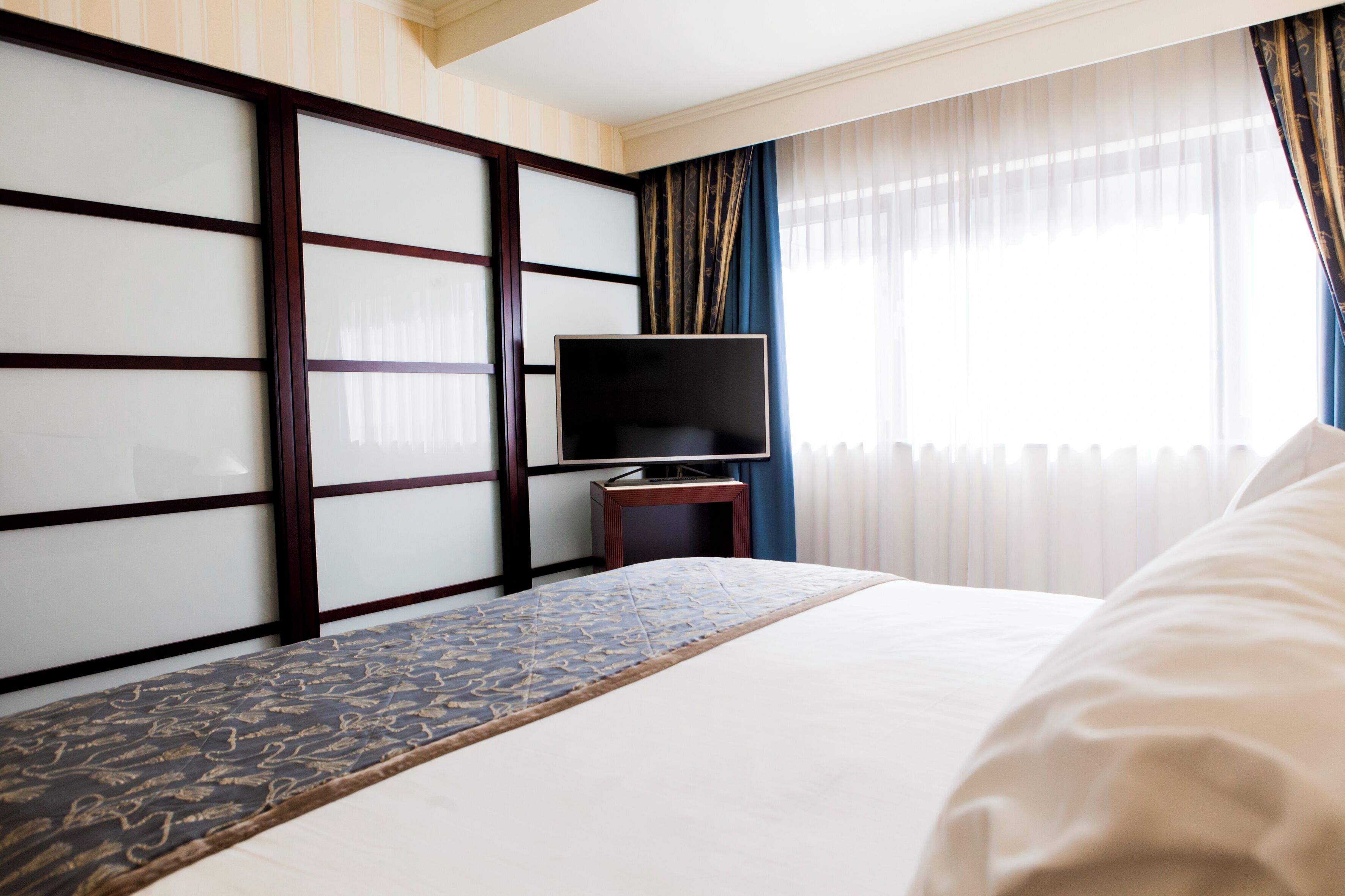 junior suite | hypo-allergenic bedding, in-room safe, desk, blackout curtains