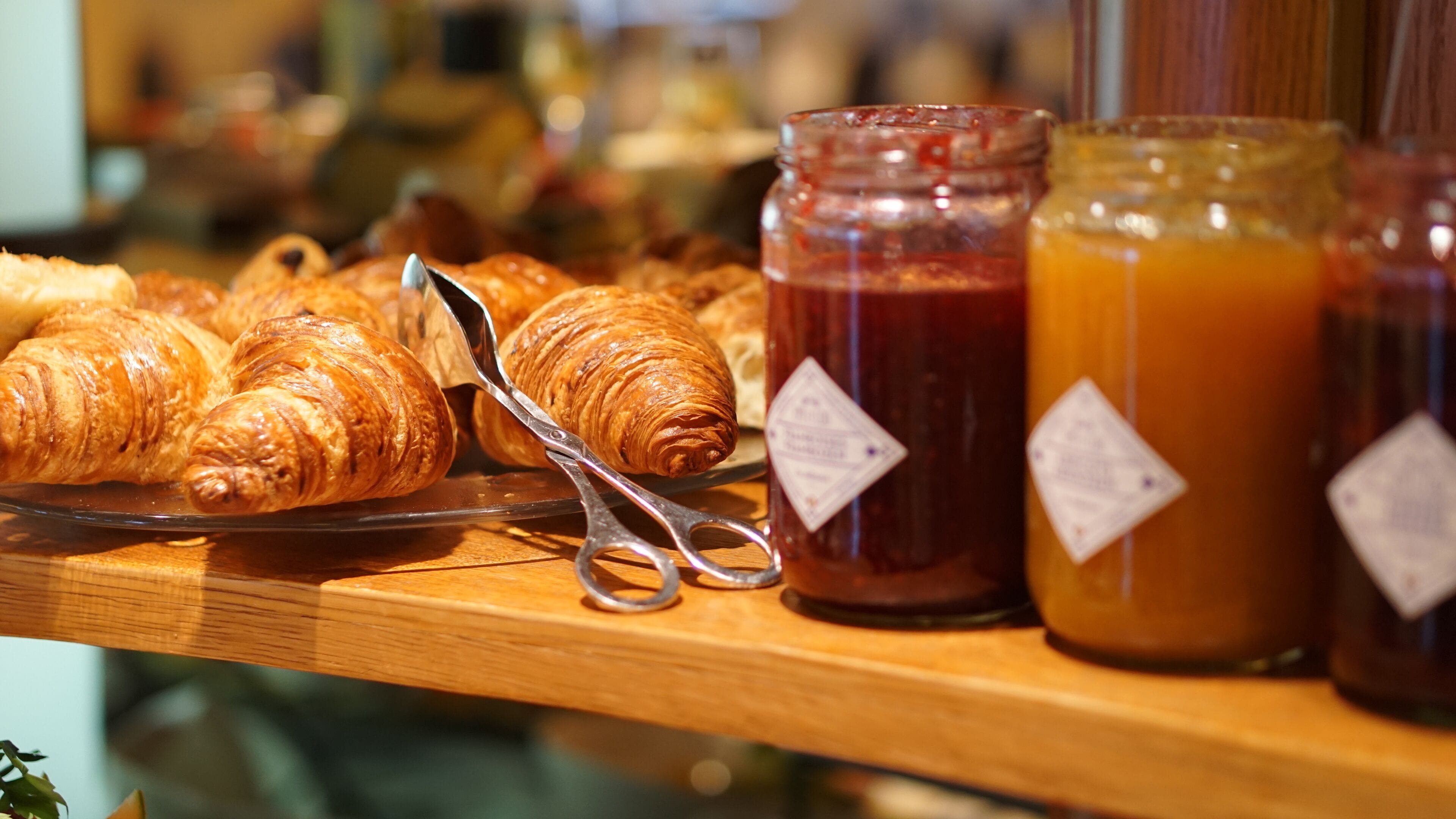 daily buffet breakfast (eur 37 per person)