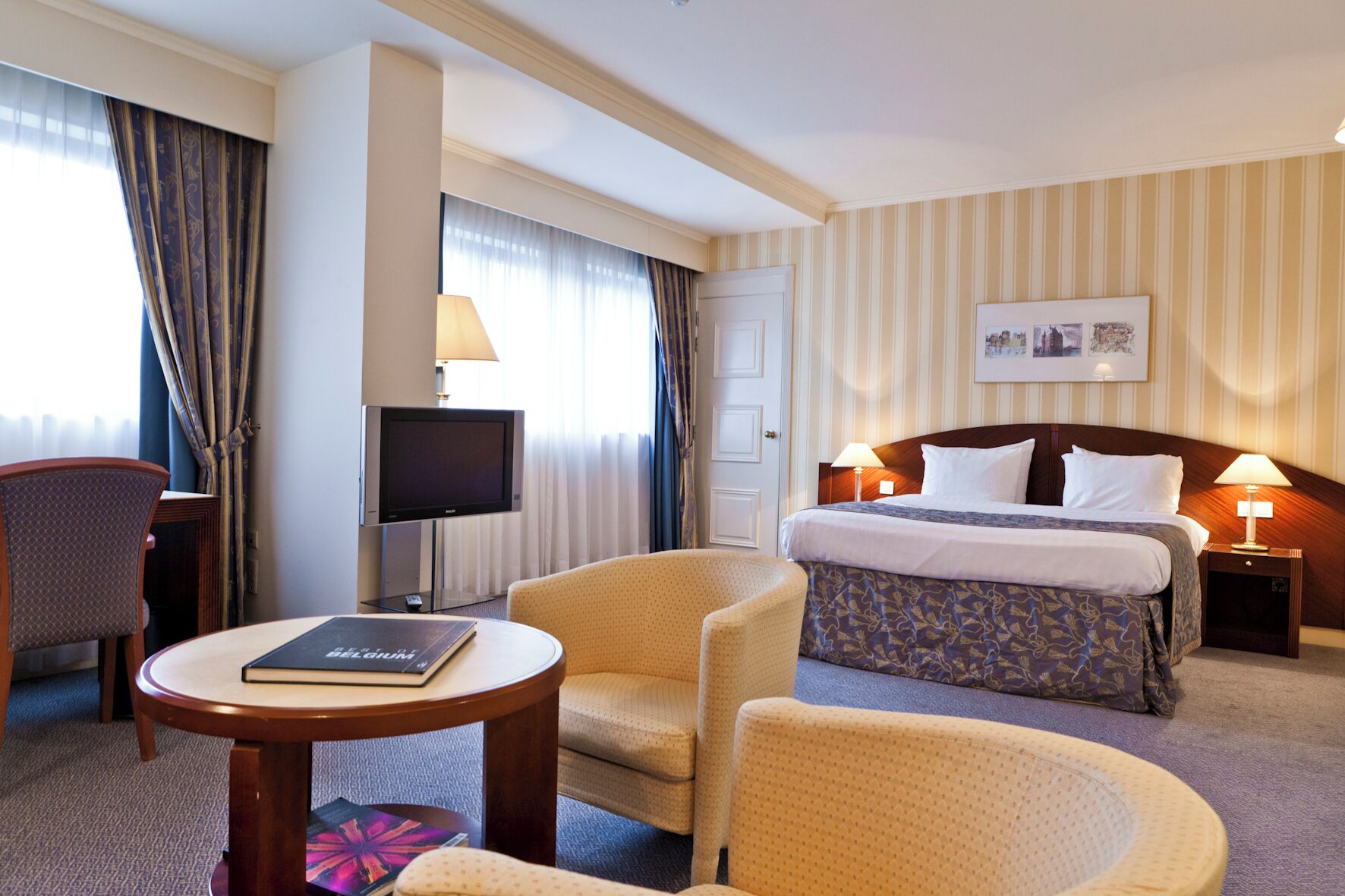 Familieværelse | Allergivenligt sengetøj, pengeskab på værelset, skrivebord