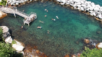 Piscine couverte, 3 piscines extérieures, parasols de plage