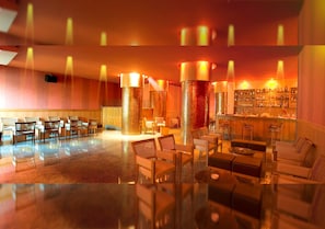 3 restaurants, breakfast, lunch, dinner served; international cuisine