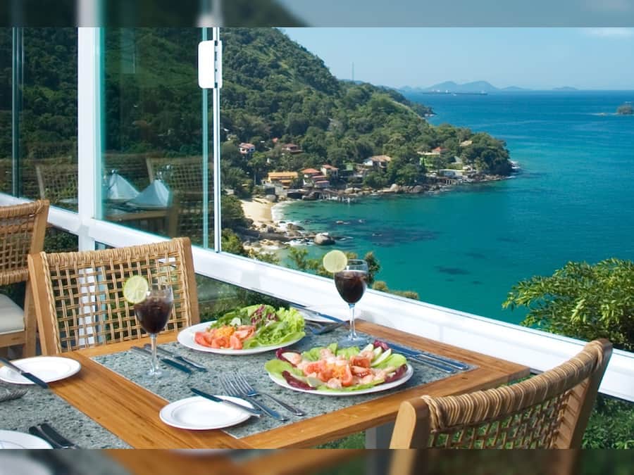 3 restaurants, breakfast, lunch, dinner served; international cuisine