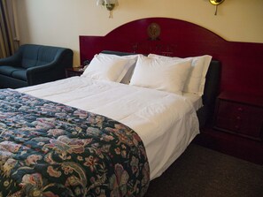 Minibar, Zimmersafe, Schreibtisch, schallisolierte Zimmer