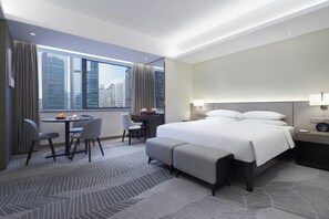 Minibar, in-room safe, desk, blackout drapes - Hyatt Regency Metropolitan Chongqing (Chongqing)