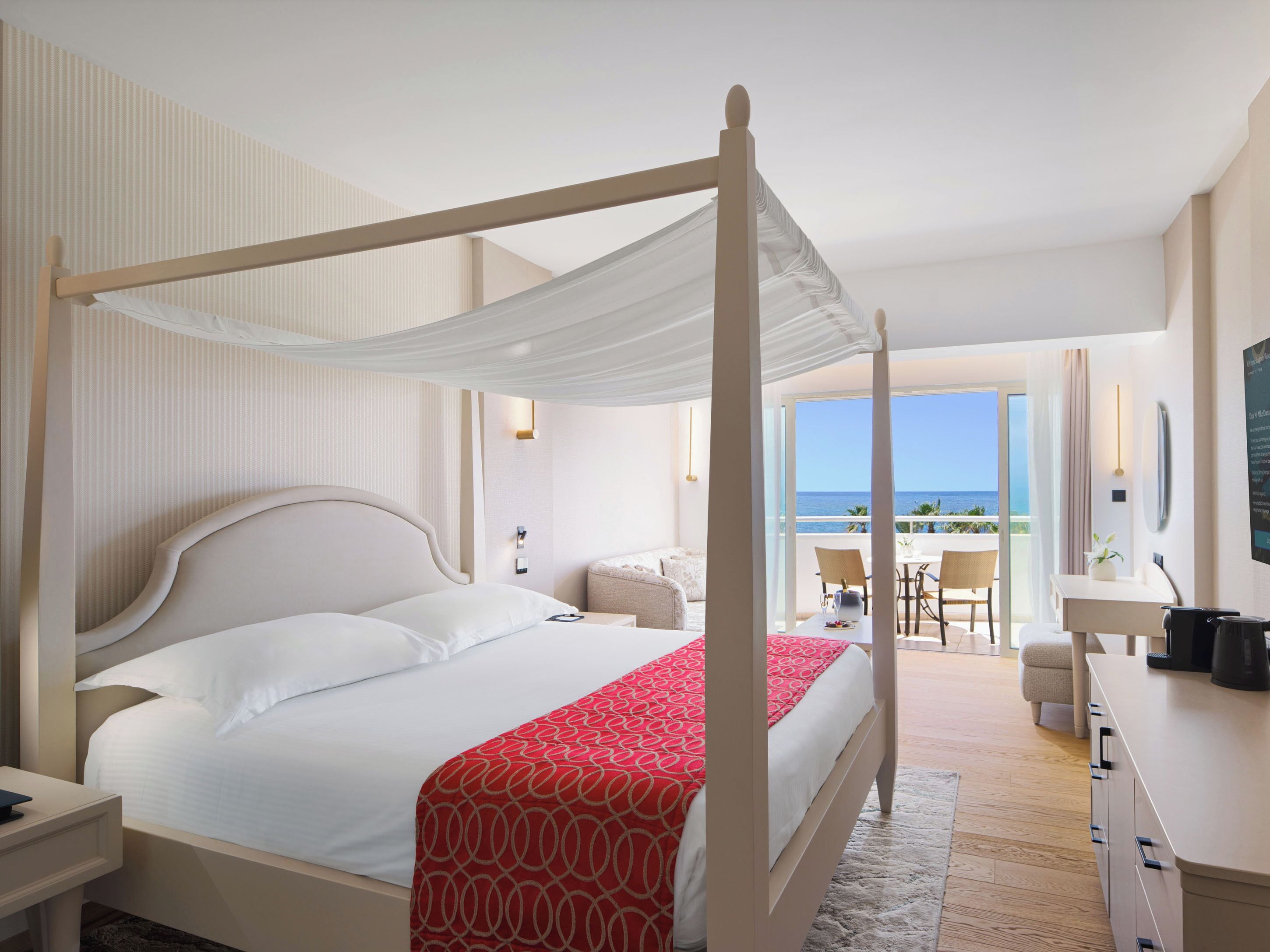 Honeymoon Studio Suite | Premium bedding, in-room safe, soundproofing, bed sheets