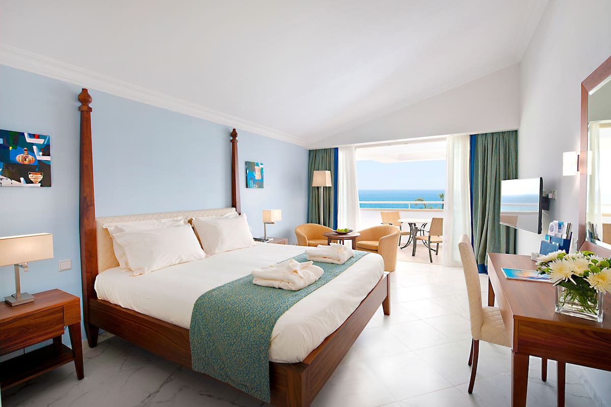 Superior Double Room, Sea View | Premium bedding, in-room safe, soundproofing, bed sheets