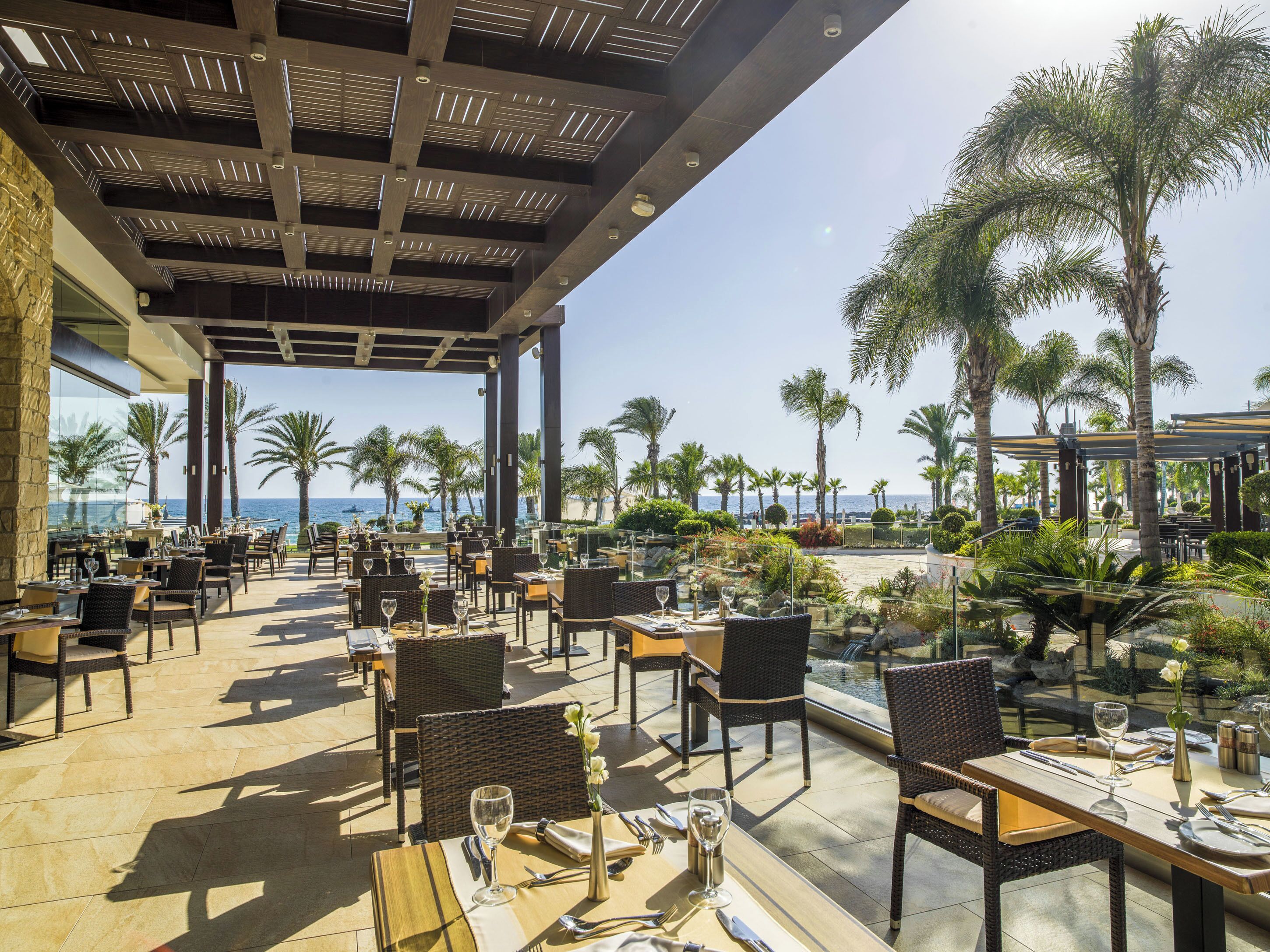 6 restaurants; breakfast, lunch and dinner served 