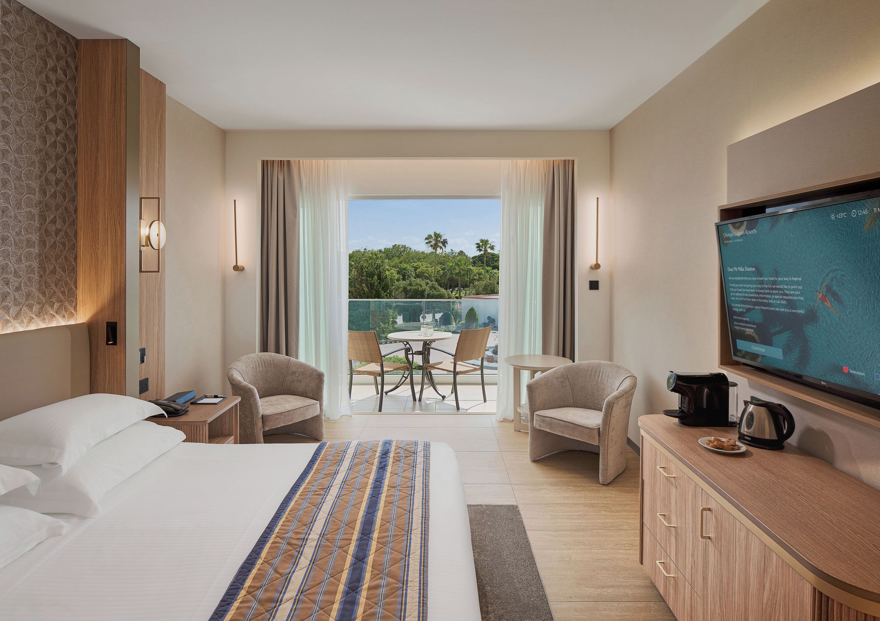 Deluxe Double Room, Mountain View | Premium bedding, in-room safe, soundproofing, bed sheets