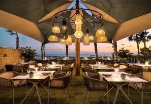 4 restaurants, lunch, dinner served; international cuisine - Olympic Lagoon Resort - Paphos (Paphos)