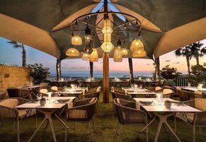 4 veitingastaðir, hádegisverður í boði, alþjóðleg matargerðarlist