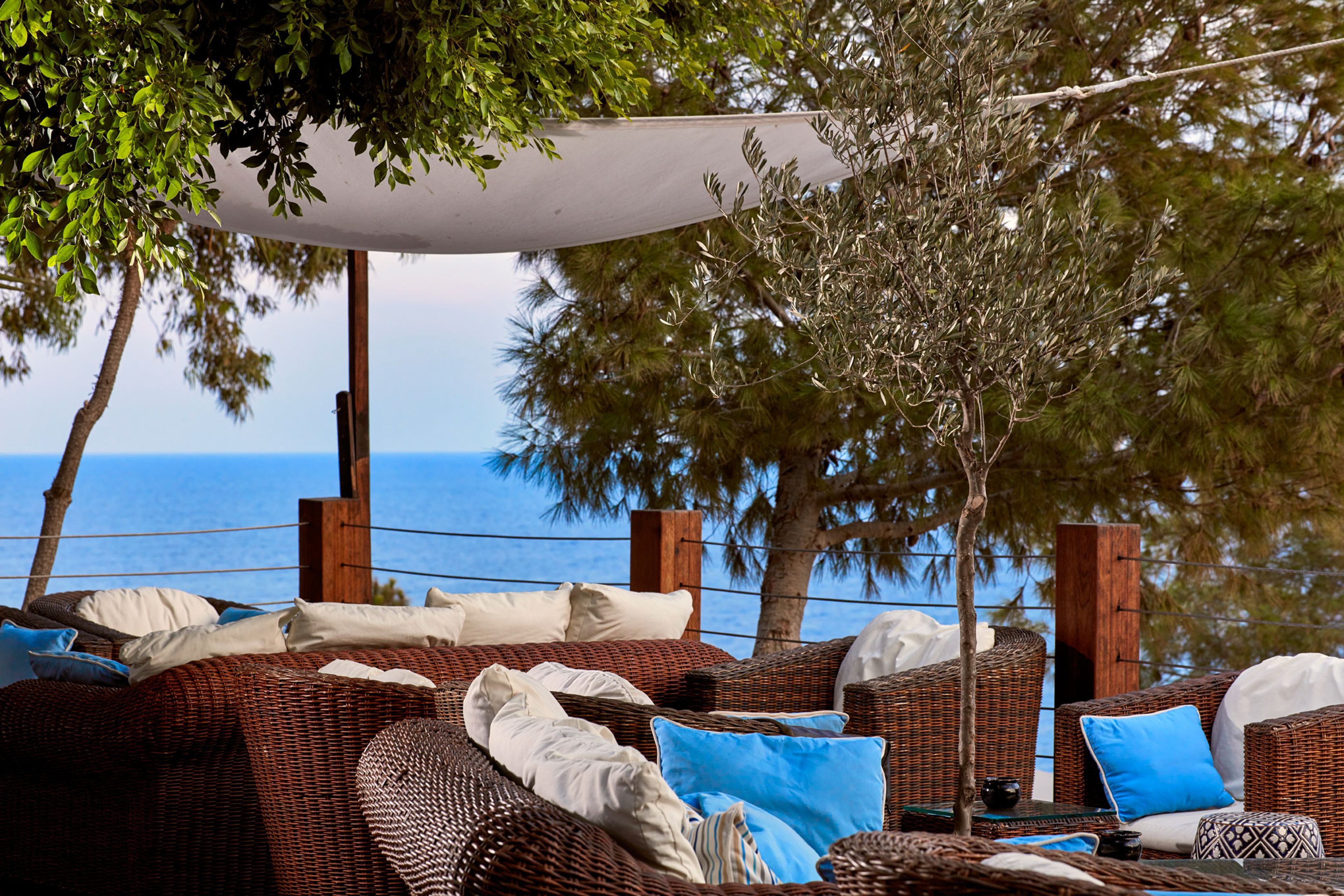 4 bars/lounges, poolside bar, beach bar