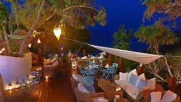 4 Bars/Lounges, Poolbar, Strandbar
