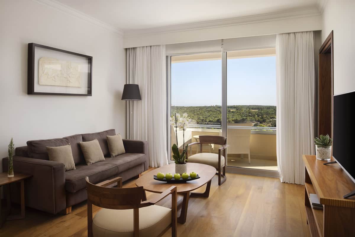 standard suite | premium bedding, down duvets, minibar, in-room safe