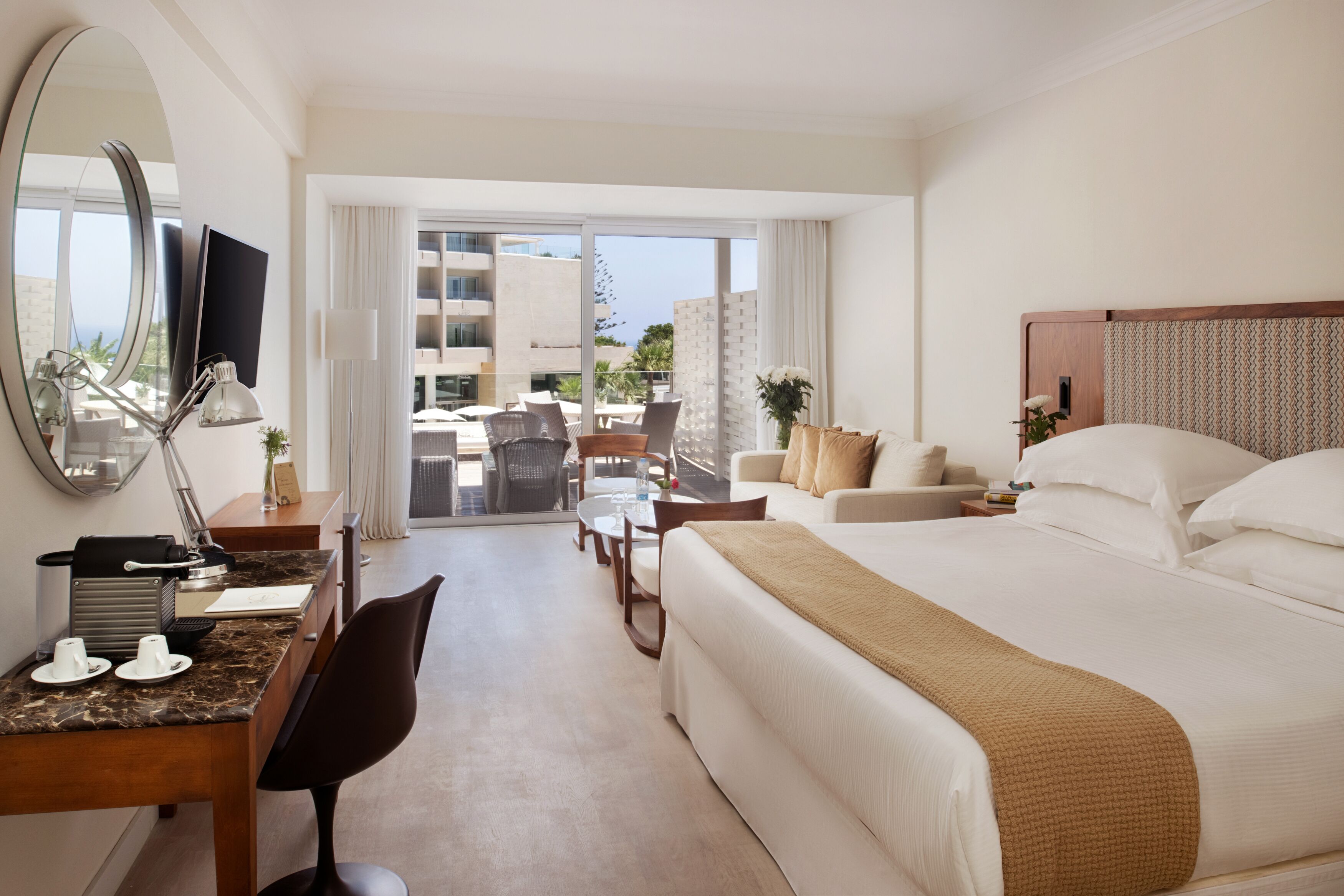 1 bedroom, premium bedding, down duvets, minibar