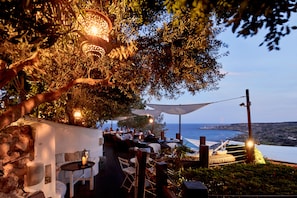 4 bars/lounges, poolside bar, beach bar