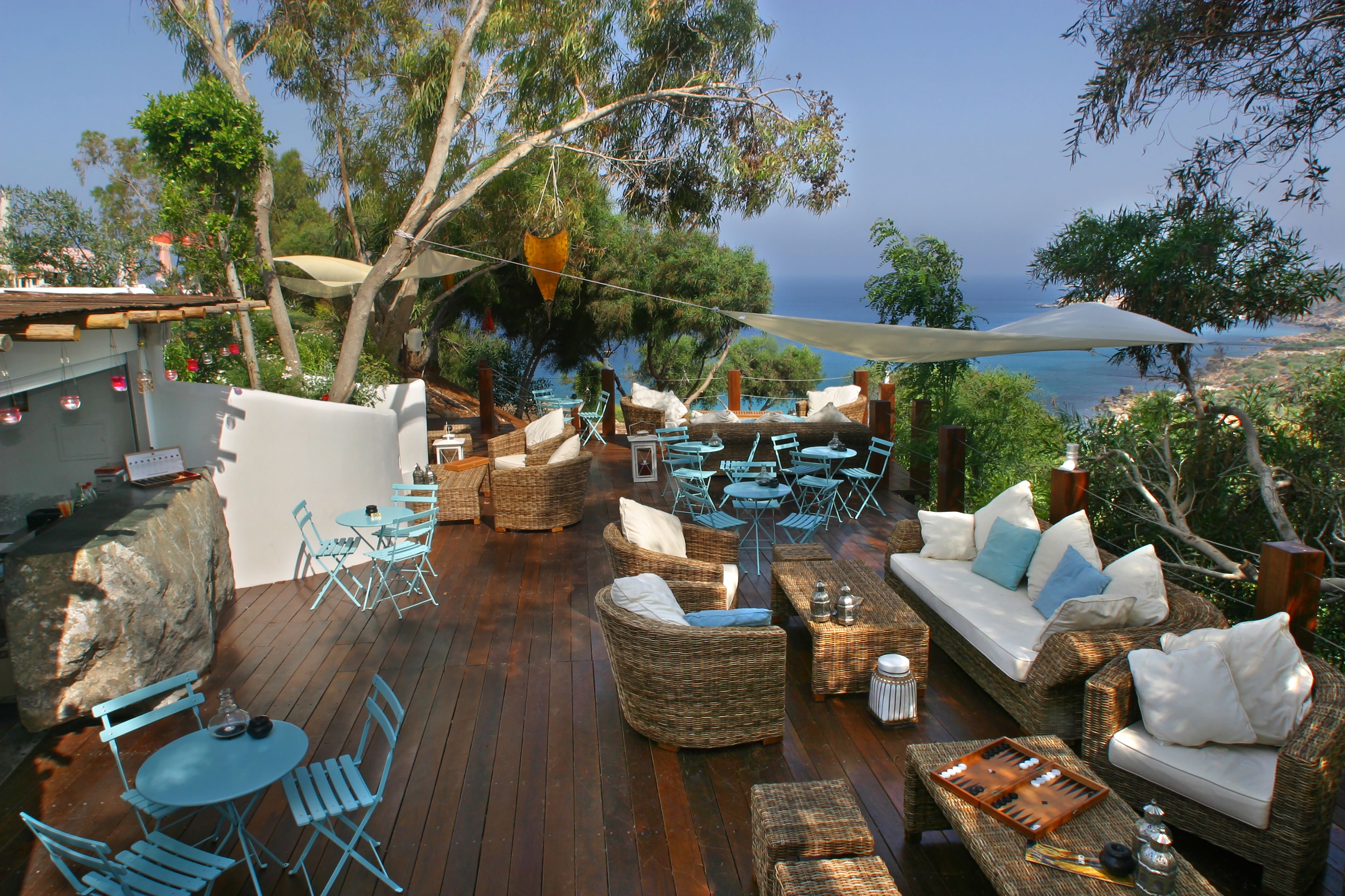 4 bares o lounges, bar junto a la alberca, bar en la playa 