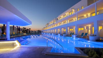 Indoor pool, seasonal outdoor pool, sun loungers