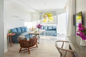 Suite, 1 habitación (Aegean) | Cortinas opacas, tabla de planchar con plancha, cunas gratuitas