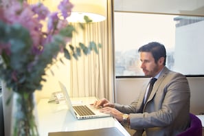 Single Room | In-room safe, desk, blackout drapes, soundproofing
