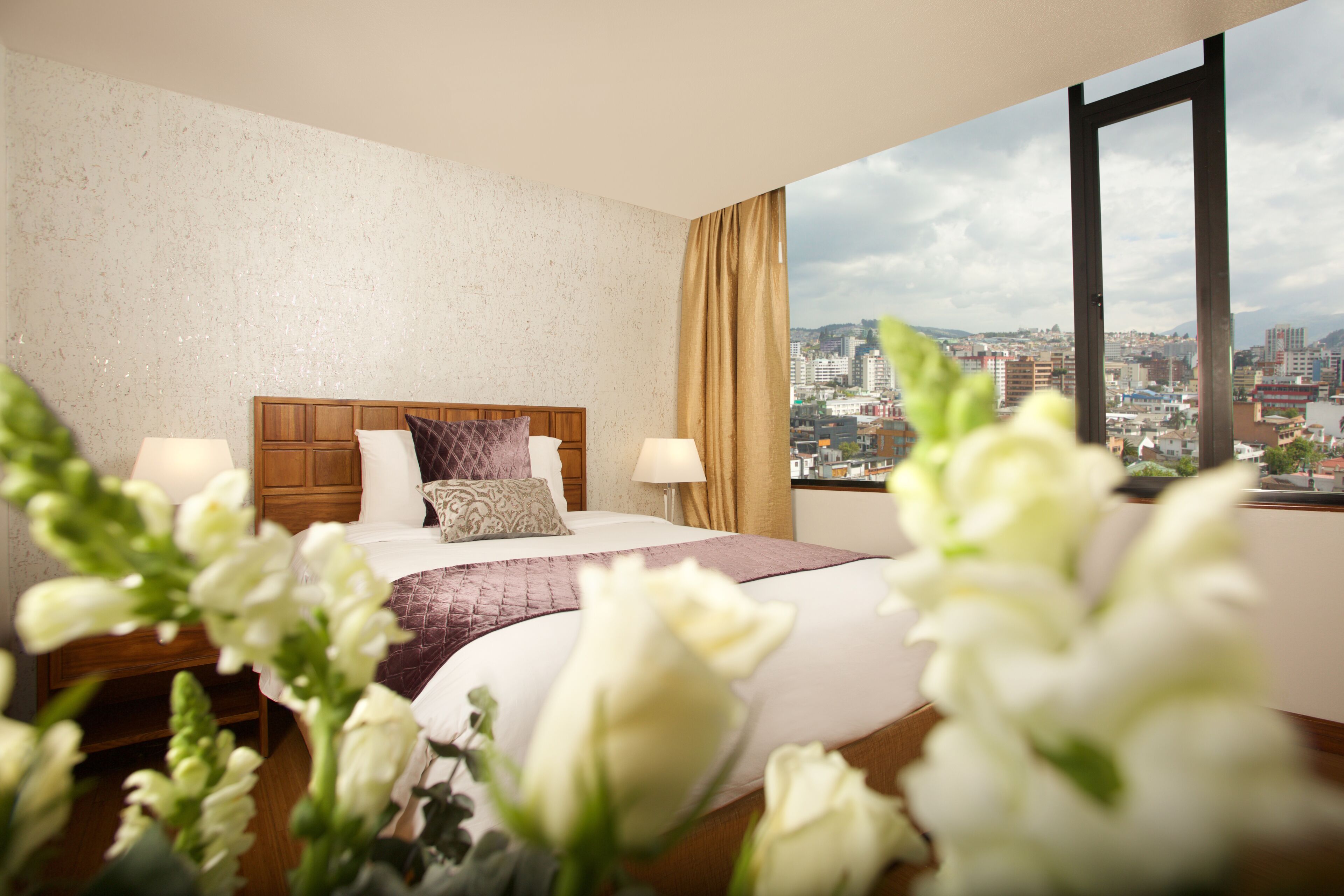 single room | premium bedding, in-room safe, desk, blackout curtains