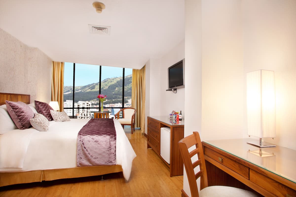 Standard Double Room, 1 King Bed | Premium bedding, in-room safe, desk, blackout drapes