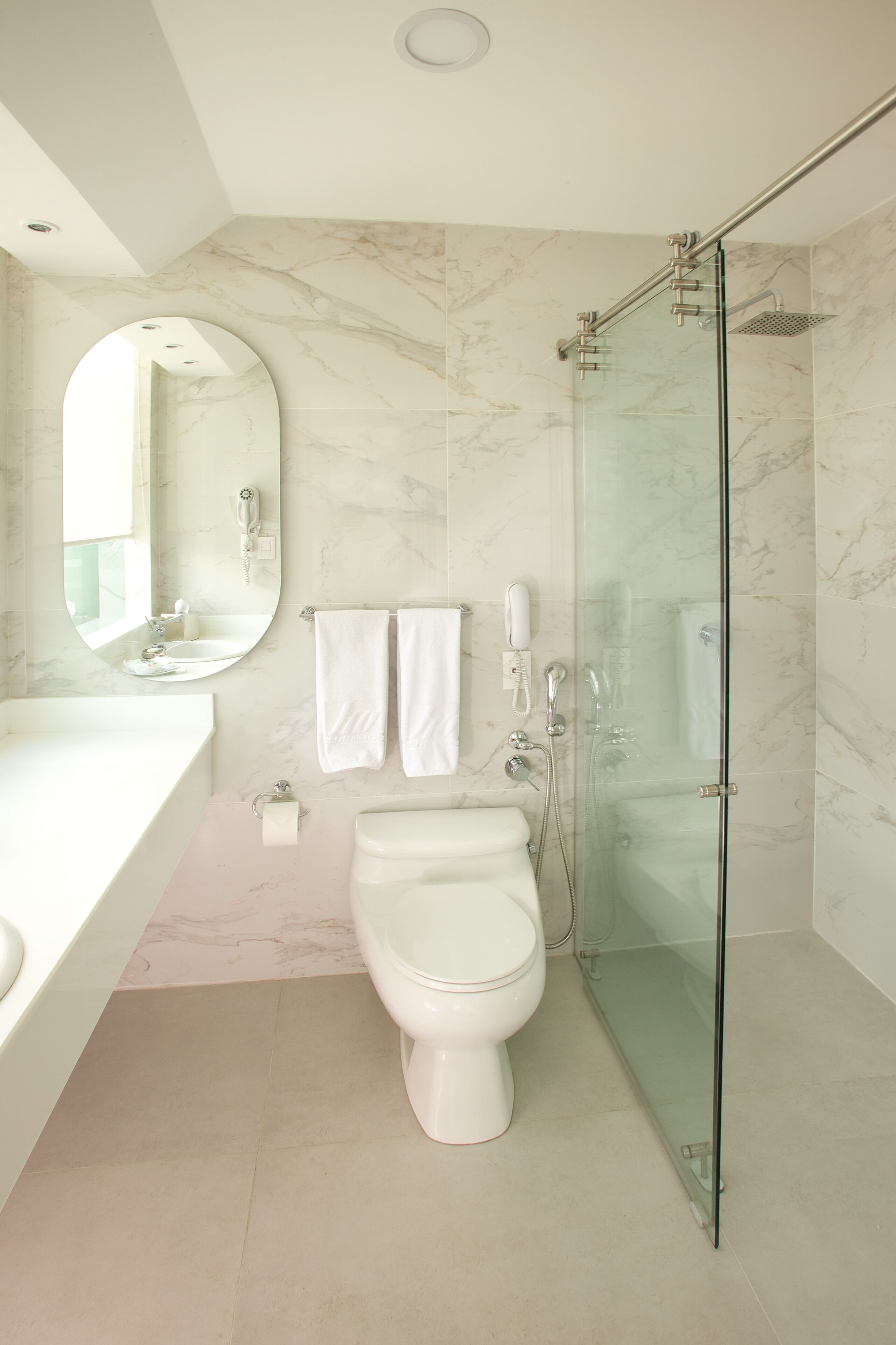 superior double room, 1 bedroom, city view | bathroom | free toiletries, hair dryer, bathrobes, towels