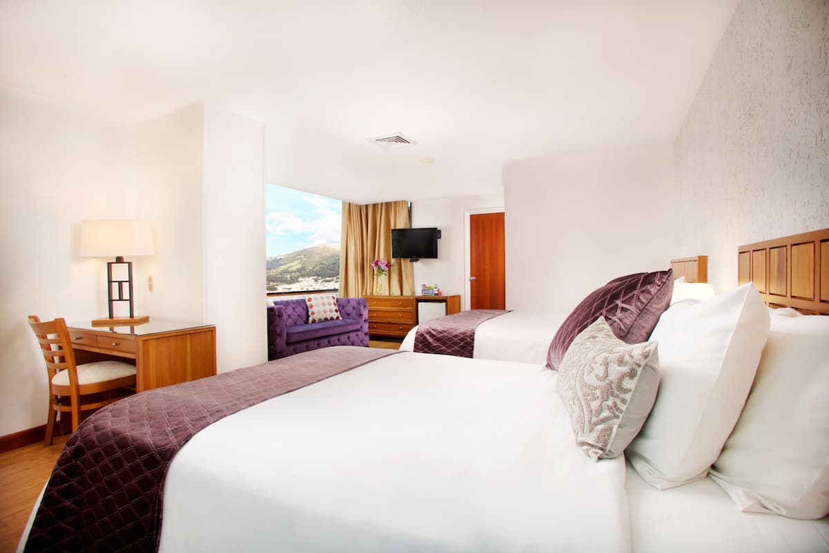 Premium bedding, in-room safe, desk, blackout drapes