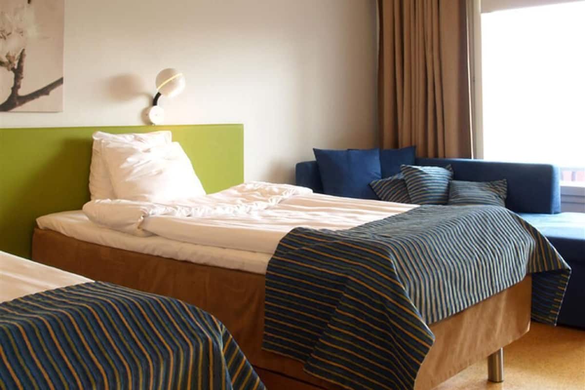 In-room safe, desk, soundproofing, free rollaway beds