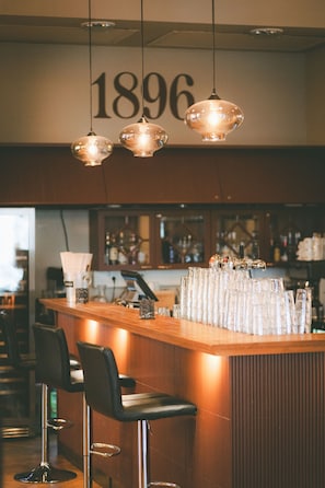 Breakfast, dinner served; local and international cuisine, beach views